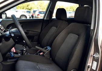 Подержанный автомобиль Kia Ceed Hatchback 2011 года (15 фото)