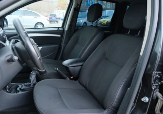 Подержанный автомобиль Nissan Terrano 2014 года (16 фото)