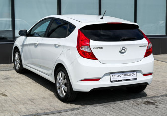 Подержанный автомобиль Hyundai Solaris Hatchback 2015 года (3 фото)
