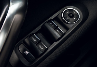Подержанный автомобиль Ford Mondeo Sedan 2012 года (12 фото)