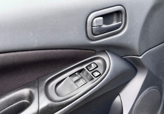 Подержанный автомобиль Nissan Almera Sedan 2005 года (13 фото)