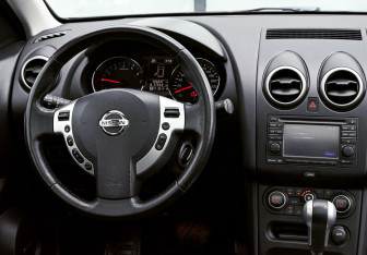 Подержанный автомобиль Nissan Qashqai 2013 года (18 фото)