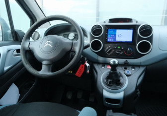 Подержанный автомобиль Citroen Berlingo 2013 года (10 фото)