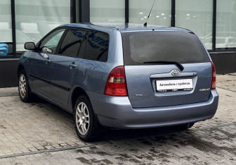 Подержанный автомобиль Toyota Corolla Wagon 2003 года (3 фото)