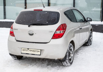 Подержанный автомобиль Hyundai i20 2010 года (6 фото)