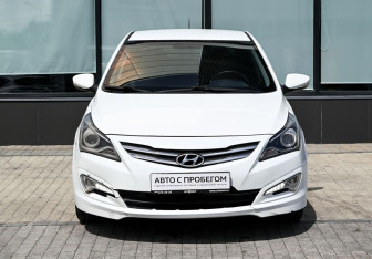Подержанный автомобиль Hyundai Solaris Hatchback 2015 года (8 фото)