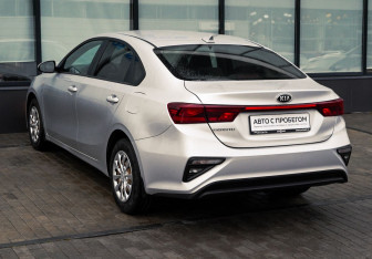 Подержанный автомобиль Kia Cerato Sedan 2019 года (3 фото)