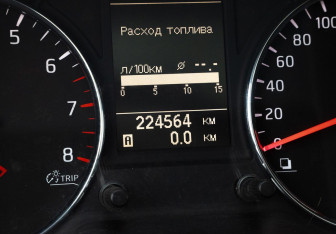 Подержанный автомобиль Nissan X-Trail 2013 года (17 фото)