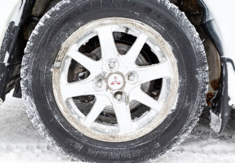 Подержанный автомобиль Mitsubishi Lancer Sedan 2000 года (20 фото)