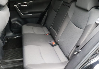 Подержанный автомобиль Toyota RAV4 2020 года (19 фото)