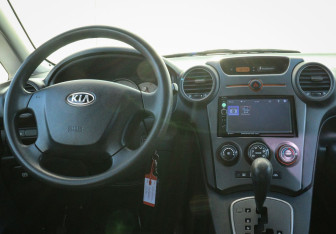 Подержанный автомобиль Kia Carens 2007 года (10 фото)