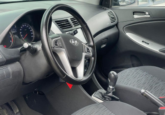 Подержанный автомобиль Hyundai Solaris Sedan 2014 года (9 фото)