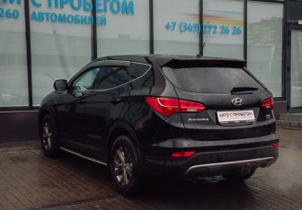 Подержанный автомобиль Hyundai Santa Fe 2012 года (3 фото)