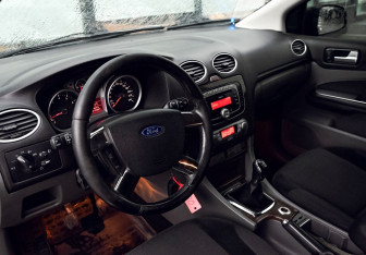Подержанный автомобиль Ford Focus Sedan 2008 года (14 фото)