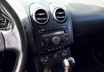 Подержанный автомобиль Nissan Qashqai 2008 года (11 фото)