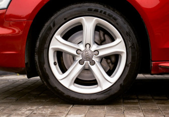 Подержанный автомобиль Audi A4 Sedan 2013 года (21 фото)