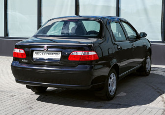 Подержанный автомобиль Fiat Albea 2011 года (5 фото)