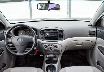 Подержанный автомобиль Hyundai Verna Sedan 2007 года (12 фото)