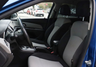 Подержанный автомобиль Chevrolet Cruze Sedan 2011 года (16 фото)