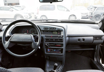 Подержанный автомобиль LADA (ВАЗ) 2113 2013 года (17 фото)