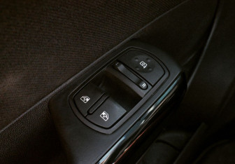 Подержанный автомобиль Opel Corsa 2008 года (12 фото)