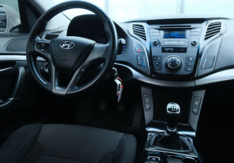 Подержанный автомобиль Hyundai i40 Sedan 2015 года (10 фото)