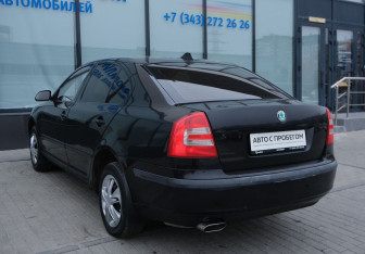 Подержанный автомобиль Skoda Octavia Liftback 2007 года (3 фото)