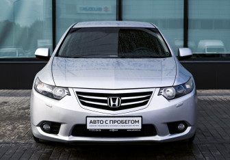 Подержанный автомобиль Honda Accord Sedan 2011 года (8 фото)