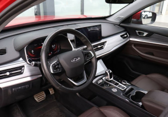 Подержанный автомобиль Chery Tiggo 8 Pro 2023 года (15 фото)