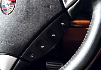 Подержанный автомобиль Porsche Cayenne 2007 года (14 фото)
