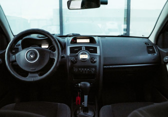 Подержанный автомобиль Renault Megane Sedan 2008 года (16 фото)