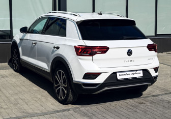 Подержанный автомобиль Volkswagen T-Roc 2021 года (3 фото)