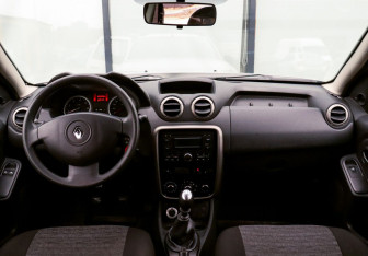 Подержанный автомобиль Renault Duster 2014 года (16 фото)