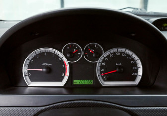 Подержанный автомобиль Chevrolet Aveo Sedan 2010 года (16 фото)