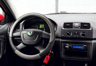 Подержанный автомобиль Skoda Fabia Hatchback 2010 года (19 фото)