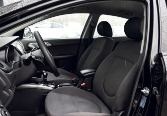 Подержанный автомобиль Kia Cerato Sedan 2011 года (15 фото)