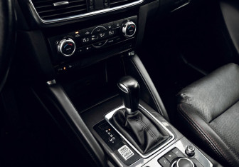 Подержанный автомобиль Mazda CX-5 2015 года (9 фото)