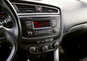 Подержанный автомобиль Kia Ceed Hatchback 2017 года (10 фото)