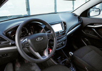 Подержанный автомобиль LADA (ВАЗ) Vesta Sedan 2017 года (15 фото)