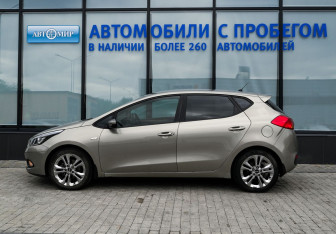 Подержанный автомобиль Kia Ceed Hatchback 2012 года (2 фото)