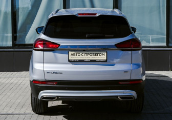 Подержанный автомобиль Geely Atlas Pro 2022 года (4 фото)