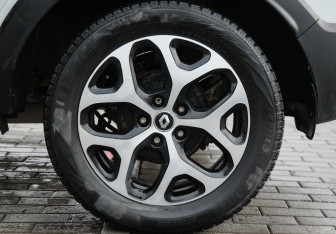 Подержанный автомобиль Renault Kaptur 2016 года (19 фото)