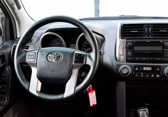 Подержанный автомобиль Toyota Land Cruiser Prado 2012 года (19 фото)