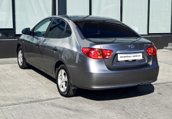 Подержанный автомобиль Hyundai Elantra Sedan 2010 года (3 фото)