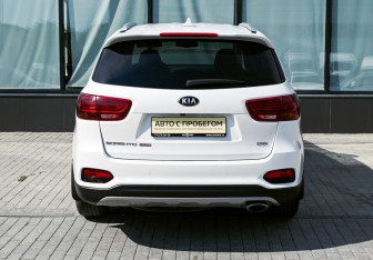 Подержанный автомобиль Kia Sorento 2018 года (4 фото)