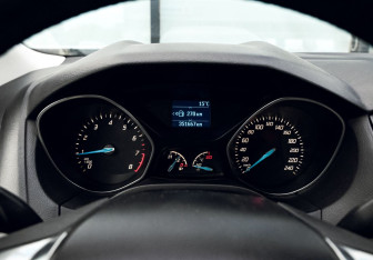 Подержанный автомобиль Ford Focus Hatchback 2012 года (9 фото)