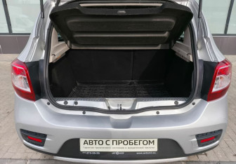 Подержанный автомобиль Renault Sandero 2016 года (19 фото)