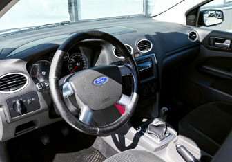 Подержанный автомобиль Ford Focus Sedan 2008 года (13 фото)