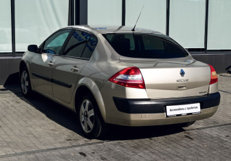Подержанный автомобиль Renault Megane Sedan 2006 года (3 фото)