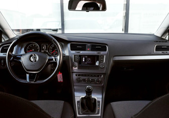 Подержанный автомобиль Volkswagen Golf Hatchback 2014 года (16 фото)